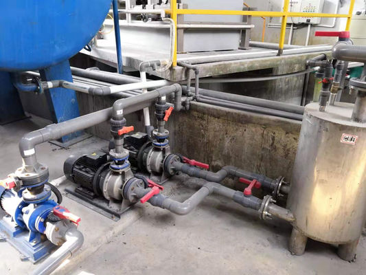 عملية خط أنودة وحدات الألومنيوم مع نظام الأرفف اليدوي