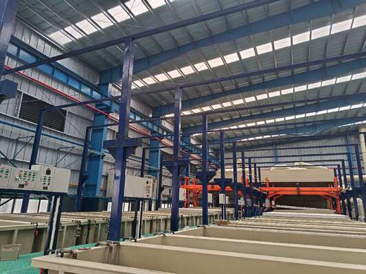 سعر جيد 450T / الشهر خط إنتاج الكهرباء التأكسدية الأفقية مع 6500mm الحد الأقصى لطول الملف الشخصي و 8-12μm سمك فيلم قابل للتعديل الانترنت