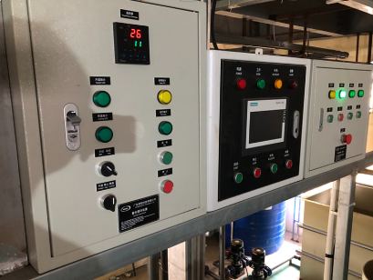 سعر جيد 80 طن / شهر خط أنوديز الألومنيوم الآلي بالكامل ويتم التحكم به بواسطة PLC مع التحكم الدقيق في درجة الحرارة ± 1 °C متصل